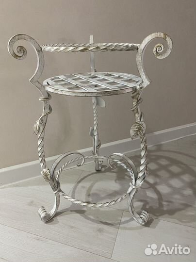 Кованная подставка для цветов