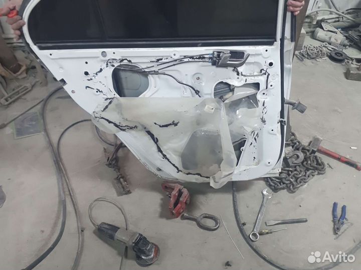 Дверь задняя левая Geely Emgrand EC7