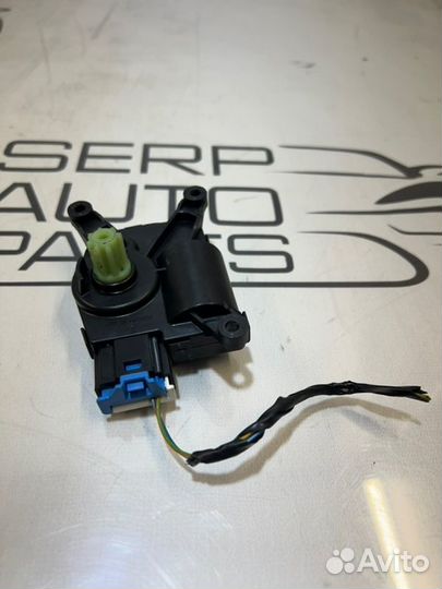 Сервопривод заслонки печки Ford Focus 3 CB8 1.6L