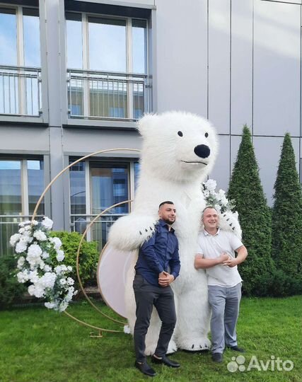 Большой белый медведь Калуга. Аэро медведь умка