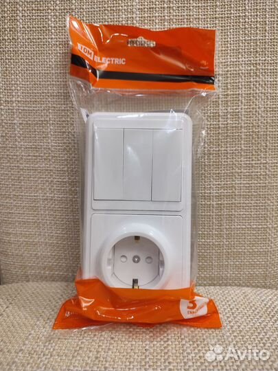 3-х клавишный выключатель и розетка