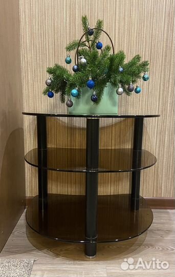 Тумба под телевизор, аквариум, цветы