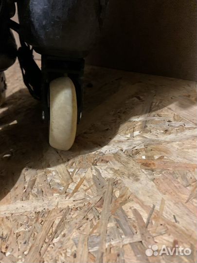 Роликовые коньки