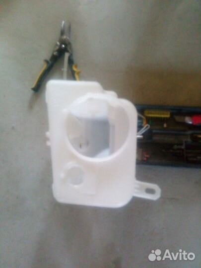 Бочок омывателя Mercedes Benz w210 Е3,2