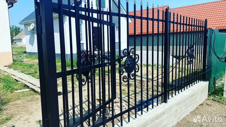 Забор из евроштакетника