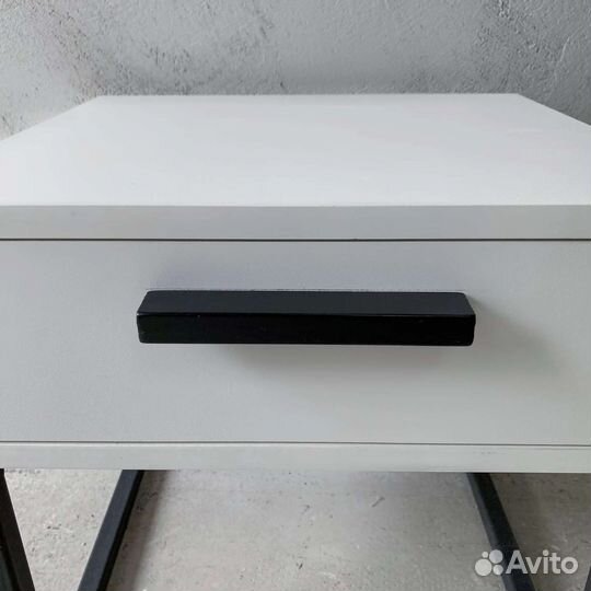 Тумба прикроватная белая