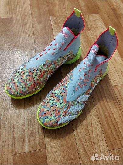 Придаторы(бутсы) adidas