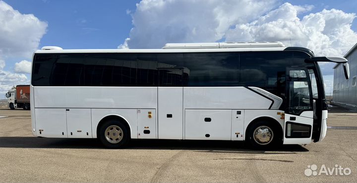 Туристический автобус Golden Dragon XML6952, 2024