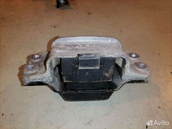 Опора двигателя (подушка двс) левая 1K0199555S Vol