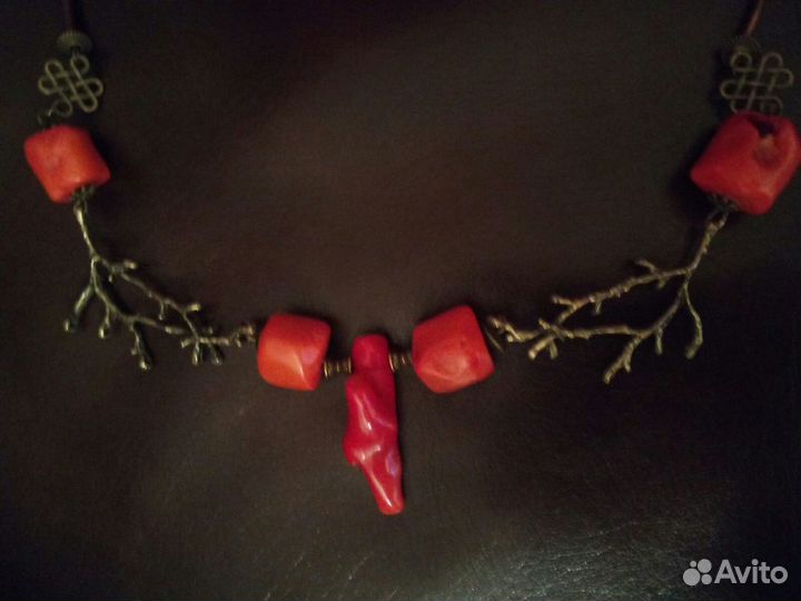 Колье с кораллами