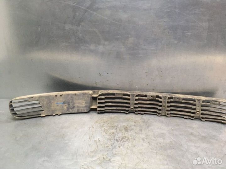 Решетка в бампер левая Volkswagen Passat B5 1996-2