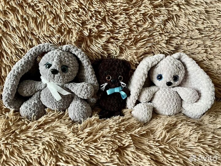 Вязаные игрушки ручной работы Зайки