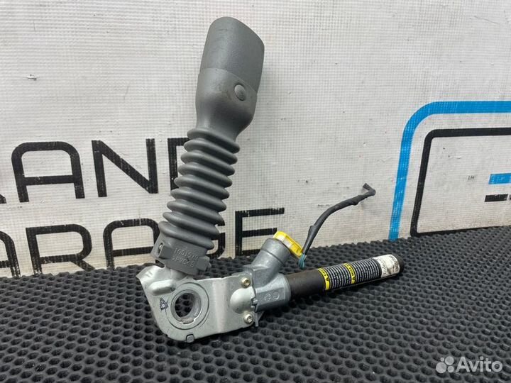 Ответная часть ремня безопасности передняя левая