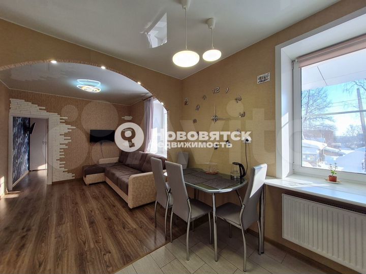 3-к. квартира, 60 м², 1/10 эт.