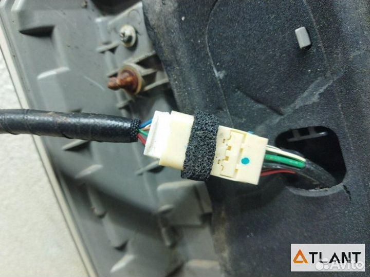 Стоп-сигнал задний правый toyota voxy