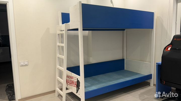 Двухъярусная кровать