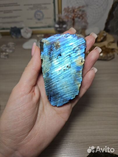 Лабрадор камень с синей ирризацией