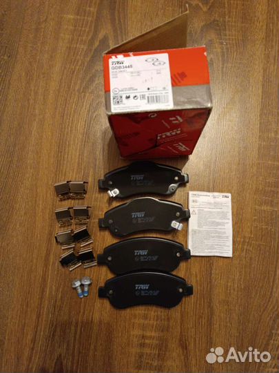 Дисковые тормозные колодки передние TRW