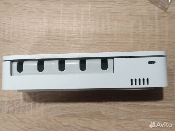 Держатель для зубных щеток с уф лампой