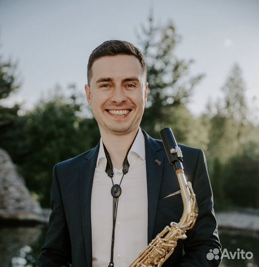 Ведущий-саксофонист
