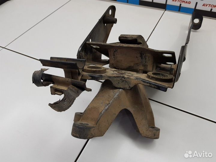 Опора кпп (Ford Focus)