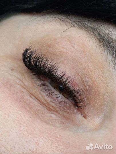 Наращивание ресницы в студии