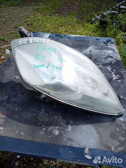 Toyota Yaris 2005-2011 Фара правая