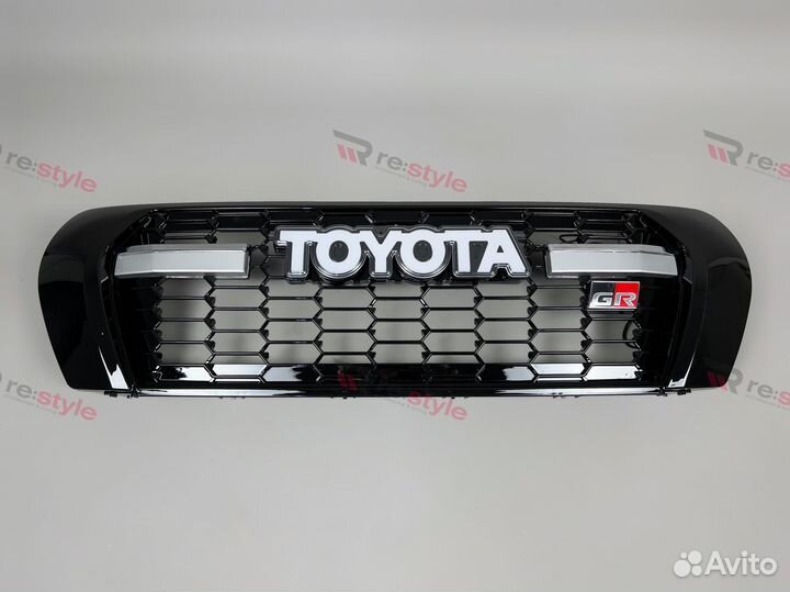 Решетка Toyota Land Cruiser 200 8-15 стиль 300 LED