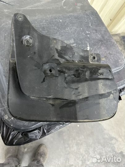 Передний правый брызговик land cruiser 200