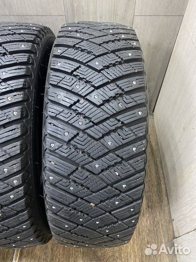 Goodyear UltraGrip Ice Arctic SUV 215/60 R17