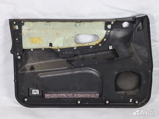 Обшивка двери передняя правая Mitsubishi Montero