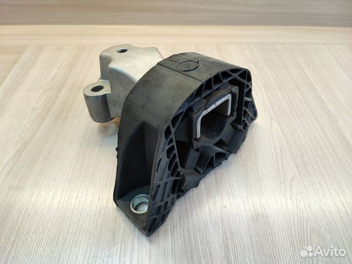 Опора двигателя правая Renault Logan 2