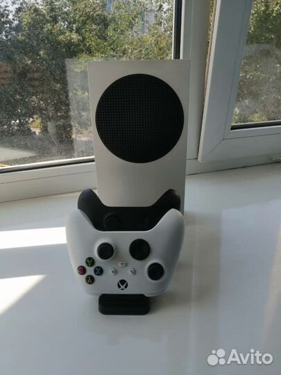 Xbox series s с 2 геймпадами