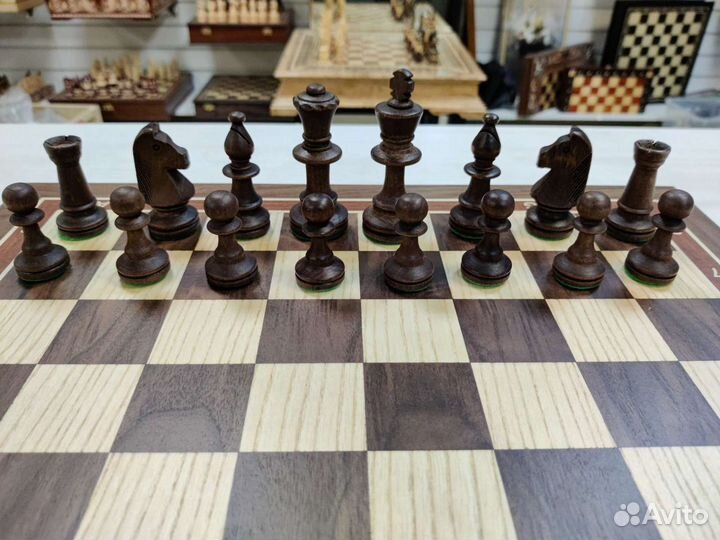 Шахматы Стаунтон орех в ларце