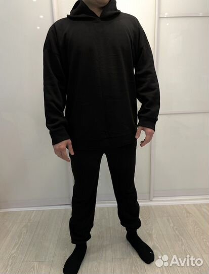 Мужской спортивный костюм