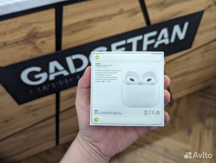 Apple AirPods 3 lighting