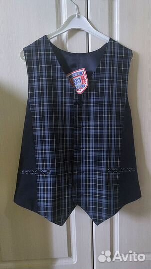 Продам форму (жилет) на мальчика лицей 89