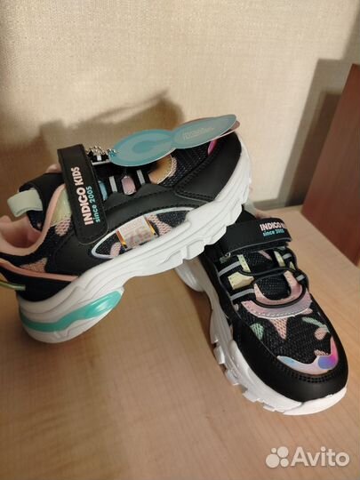 Кроссовки для девочки новые 29
