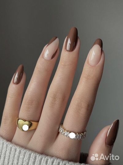 Модель на маникюр