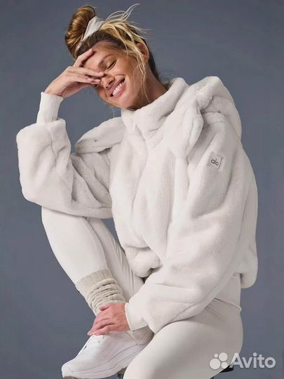Куртка весенняя Alo Yoga Faux Fur Foxy Jacket