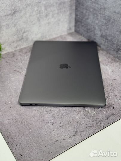 Macbook Pro 16 2019 i9 64Gb 2Tb 8 видео