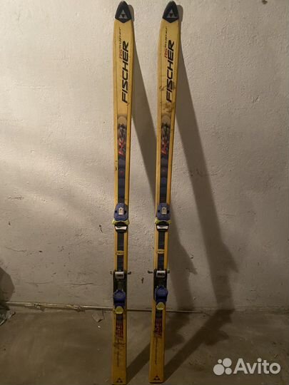 Горные лыжи и ботинки