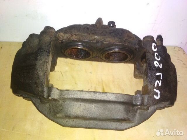 Суппорт тормозной передний правый Toyota Land