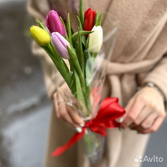 Букеты из тюльпанов и мимозы