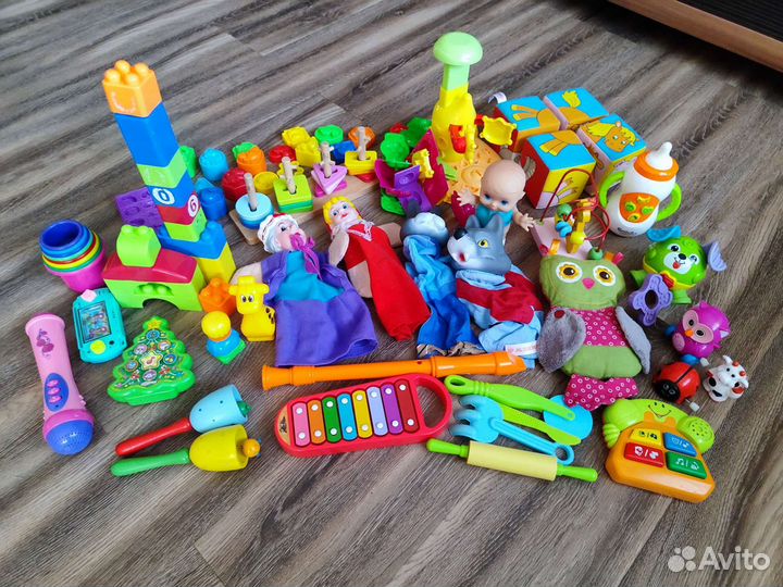 Развивающие игрушки для малышей пакетом