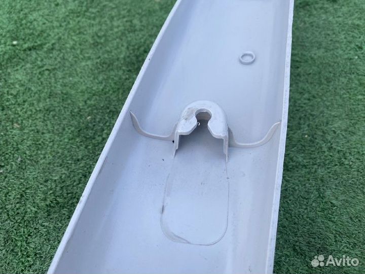 Обшивка стойки центральная верхняя левая L