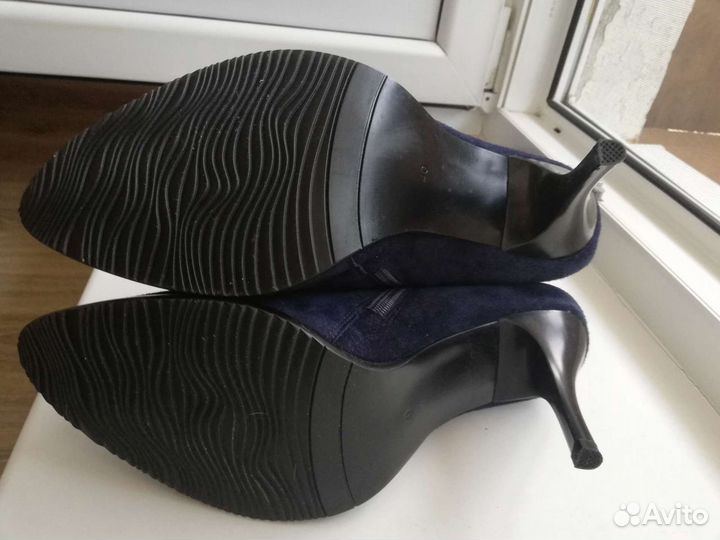 Элегантные зимние женские сапоги на шпильках