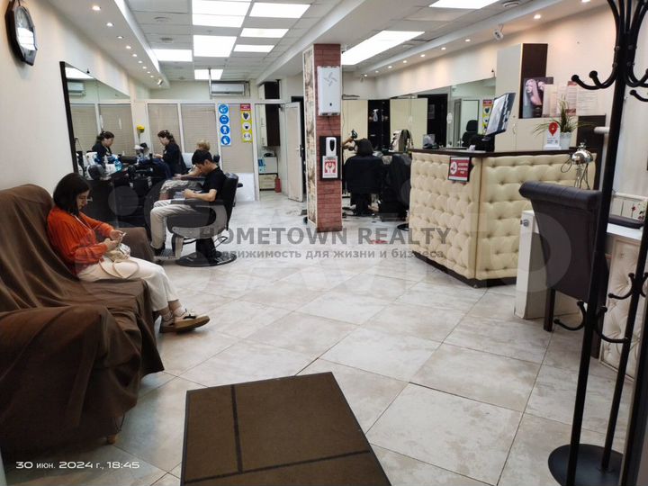 Кабинет внутри салона красоты - 15 м²