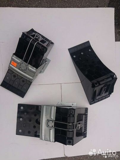 Противооткатное устройство (башмак ) Грузовики