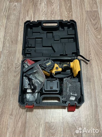 Аккумуляторая цепная пила Dewalt 24 V
